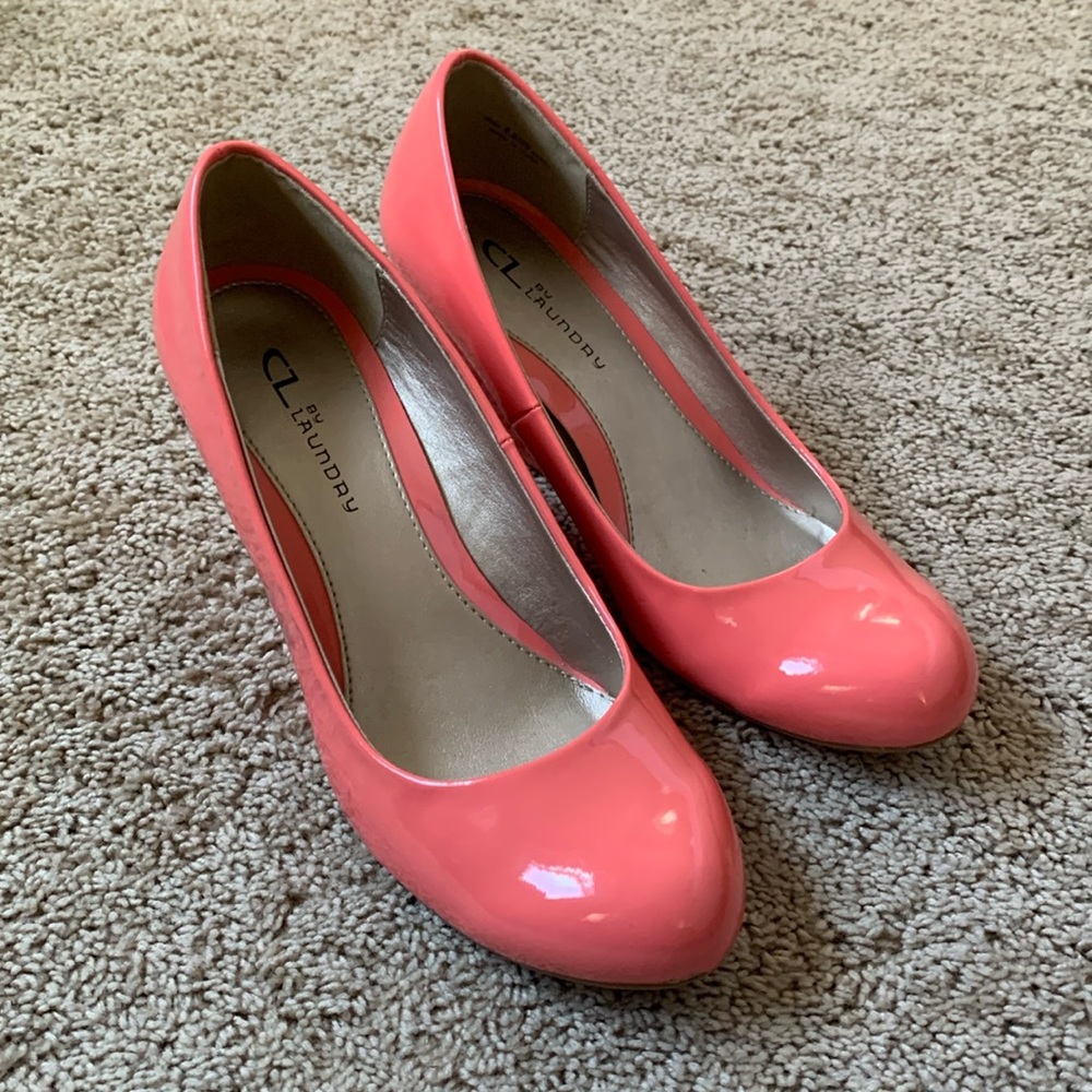 CL by Laundry wedge heels size 8.5 women salmon pink color